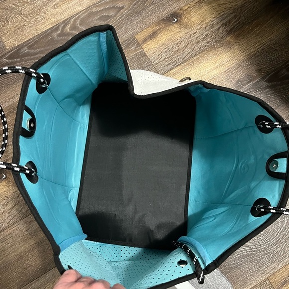 Nevenka Neoprene Tote Bag with Small Zipper Bag for Women Beach Traveling-5 - Picture 4 of 9